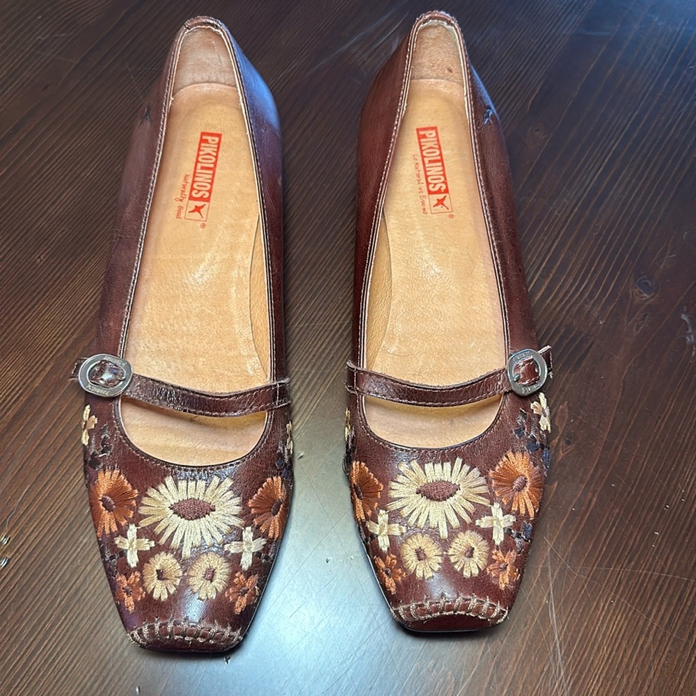 Adorable Mary Janes. Pikolinos